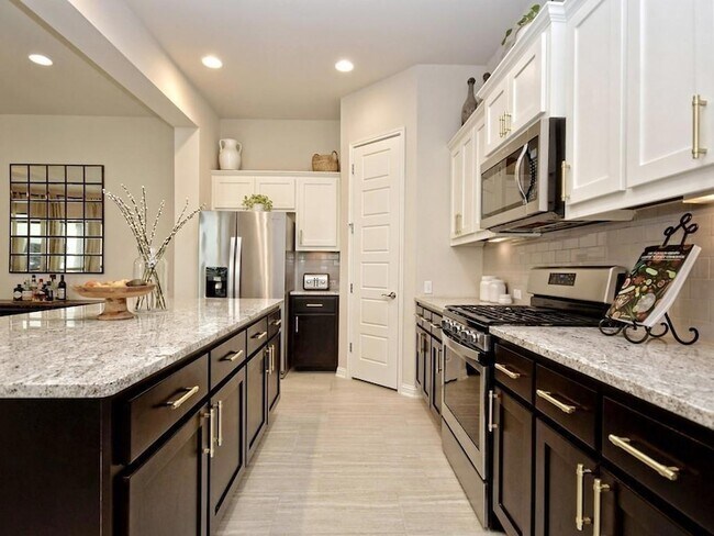 Building Photo - 1708 Arcilla St