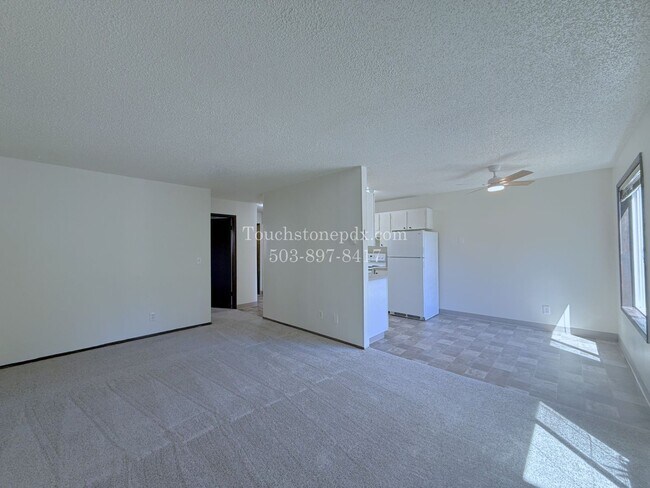 Building Photo - 5804 SE Milwaukie Ave