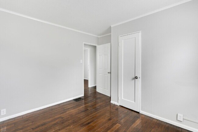 Building Photo - Completely Refreshed!