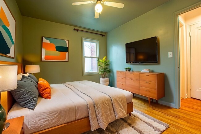 Building Photo - Adorable 2 Bedroom / 2 Bath Home in Aksarben with Washer/Dryer and Fenced Backyard!