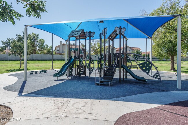 Building Photo - 6820 S Roosevelt St