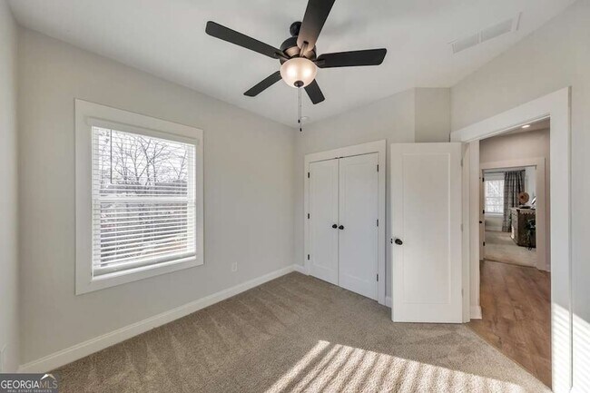 Building Photo - 320 Oak Arms Wy