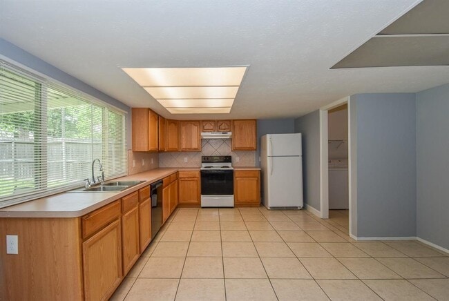 Building Photo - 4631 Lochshin Dr