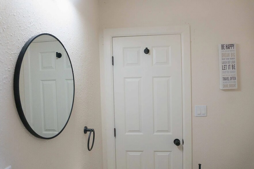 Building Photo - 172 Pixley Ave