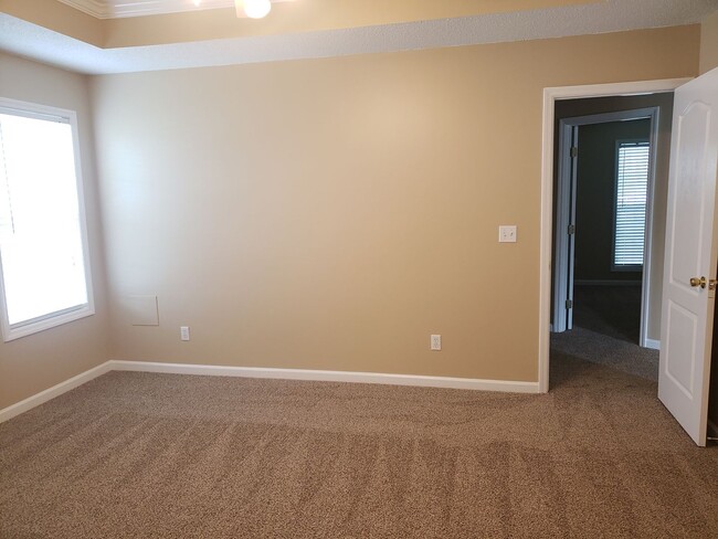 Building Photo - Rent Ready in New Market