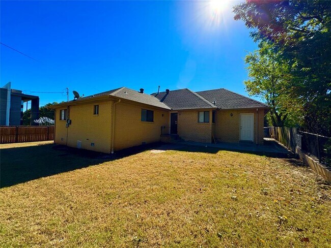 Building Photo - 1101 W Wilshire Blvd