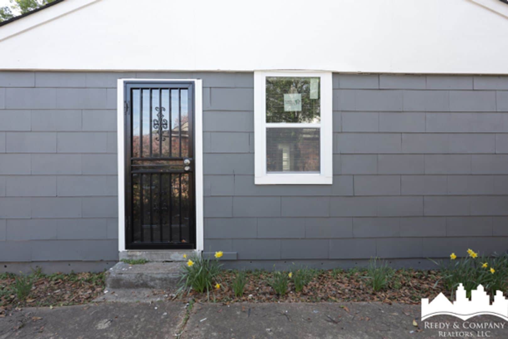 Building Photo - 2909 Flora Ave