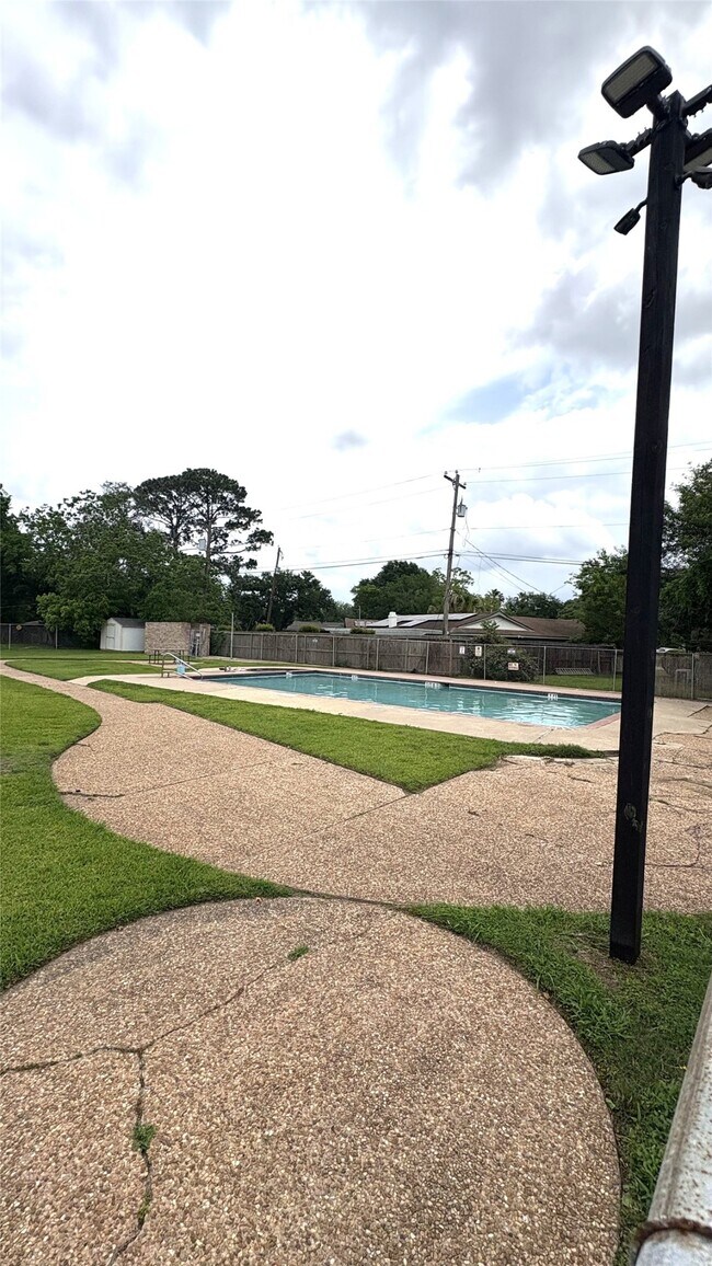 Building Photo - 212 Stratmore Dr