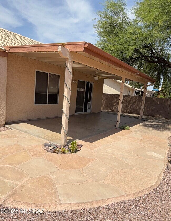 Building Photo - 8041 S High Canyon Dr