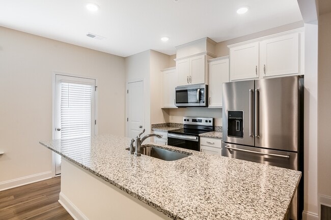 Building Photo - 3 Bedroom Townhome with Garage Angier