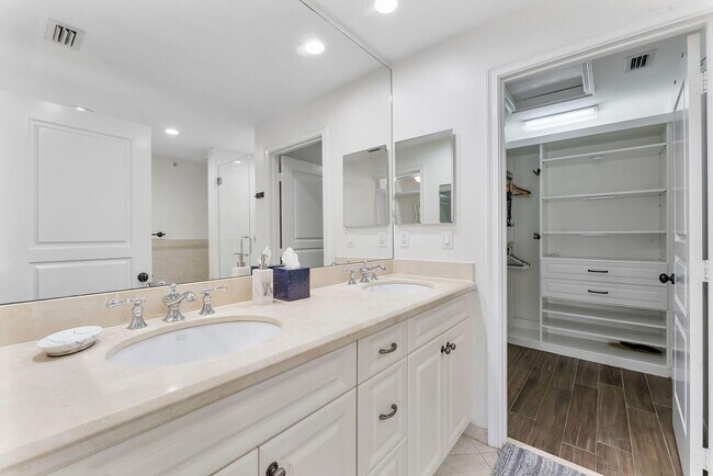 Building Photo - 1035 W Heritage Club Cir