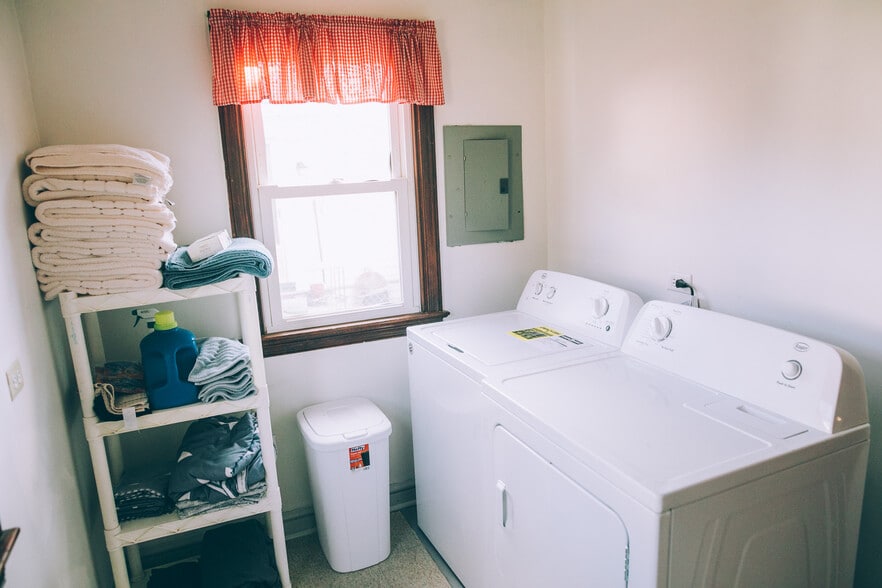 Building Photo - 1111 Rayon St