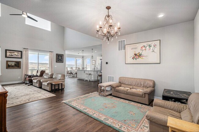 Building Photo - Castle rock 4 Bed 4 Bath luxury Home!!