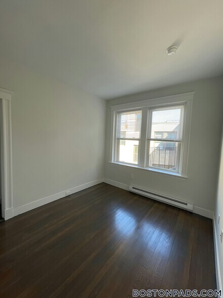 Building Photo - 77 Park Dr