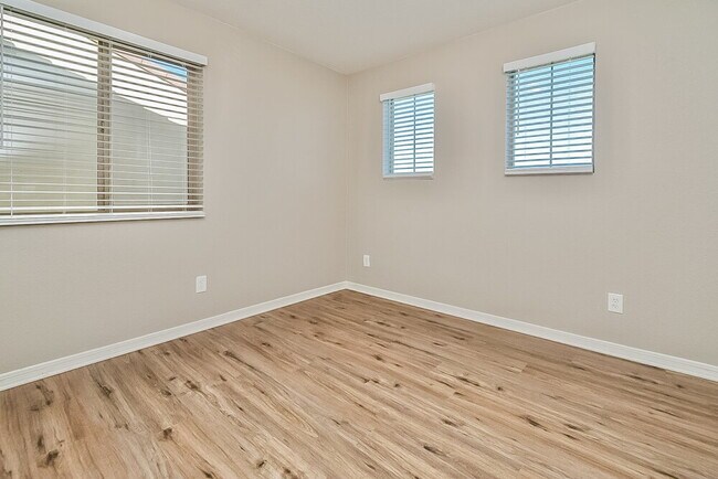 Building Photo - 122 E Camino Limon Verde