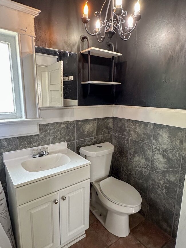 Building Photo - Charming 2-Bed, 1-Bath Duplex Near MSU and Downtown