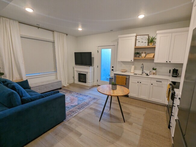 Building Photo - 134 N Welden Way