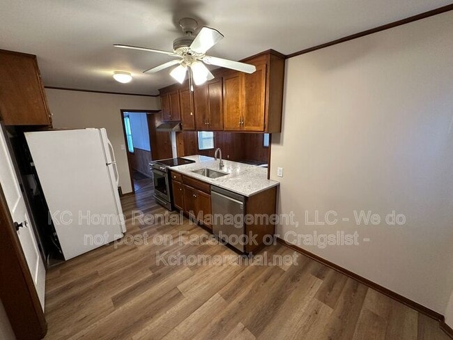 Building Photo - 7839 Robinson St