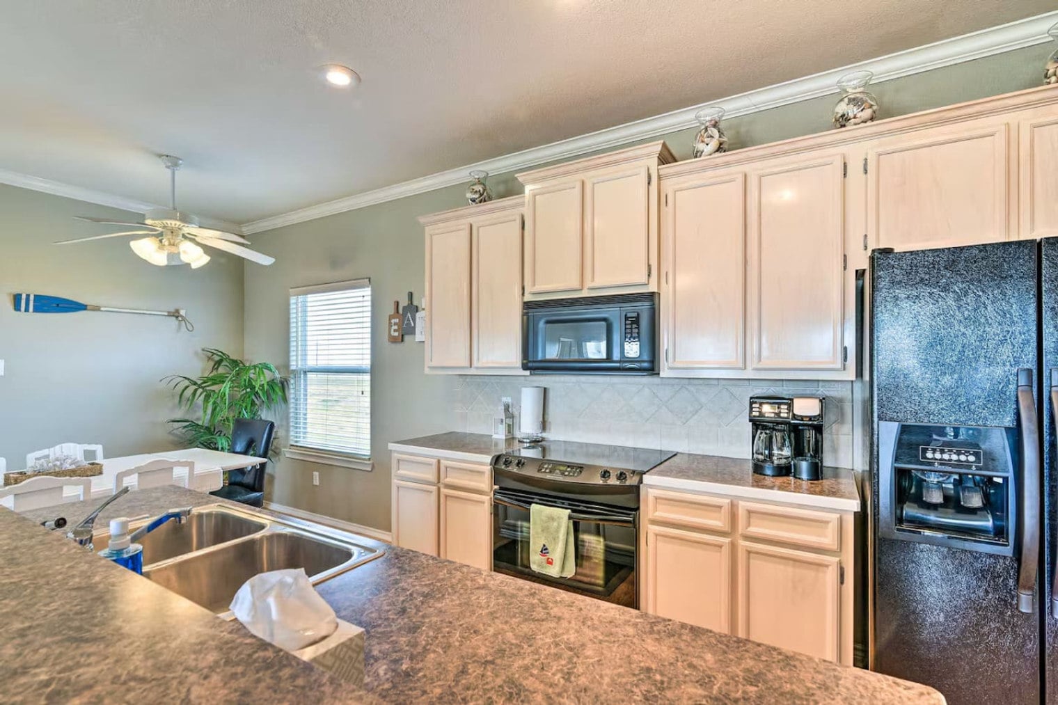 Building Photo - 3229 Castle Dr