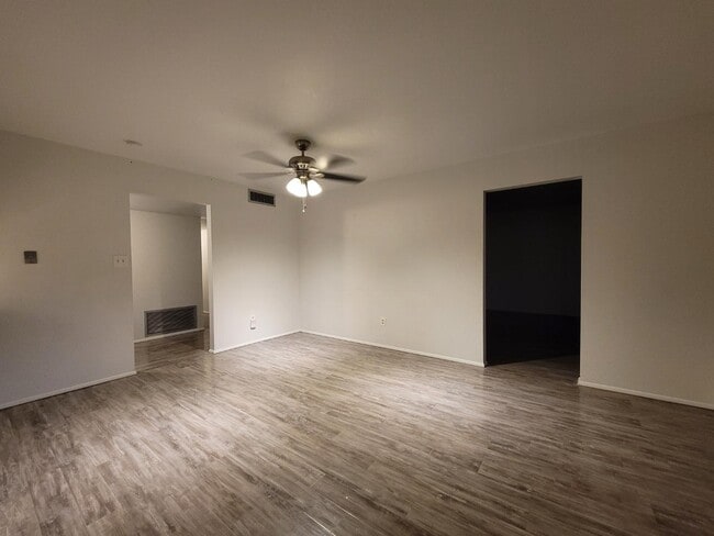 Building Photo - 3030 S Rainbow Ave