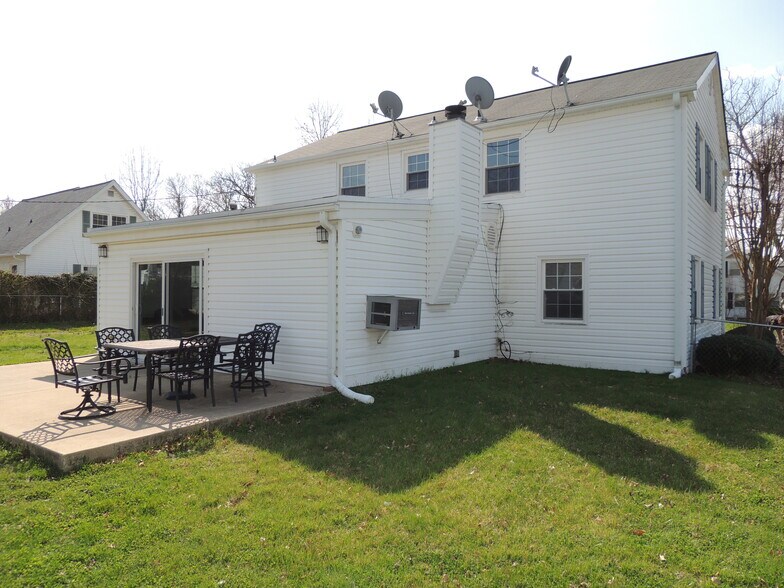 Building Photo - 2811 Birdseye Ln
