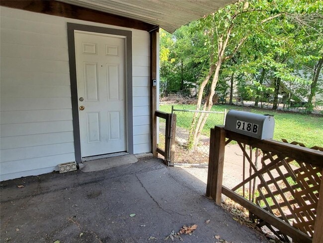 Building Photo - 918 E 37th St