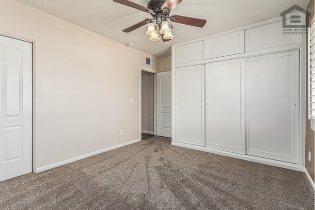 Building Photo - 3Bed/3Bath House at Thomas/7th Ave! Ready for Immediate Move-In! -- NO HOA! FULLY REMODELED!