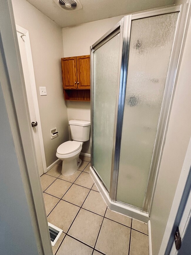 Building Photo - 607 Coach Light Ln