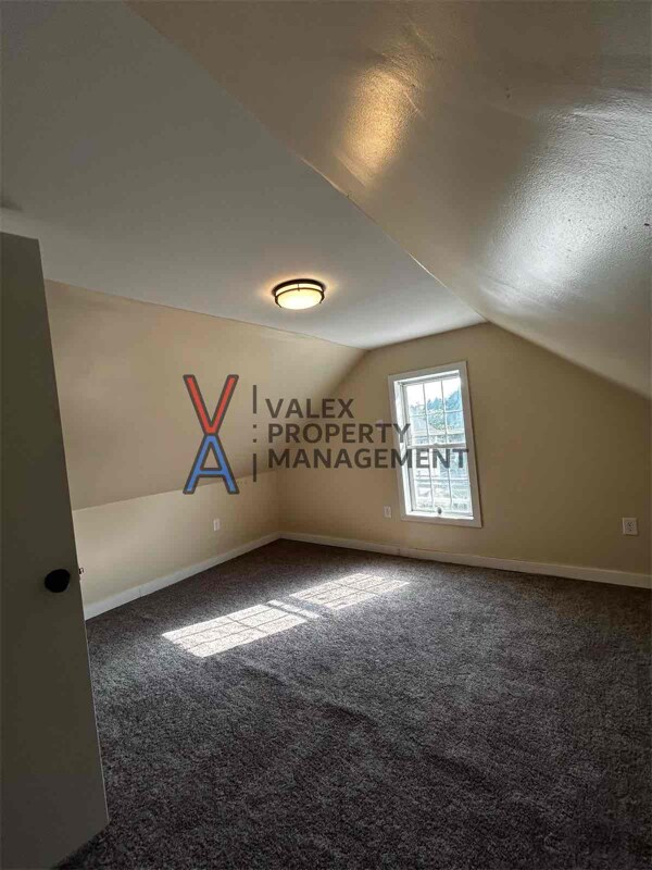 Building Photo - 156 Fallbrook St