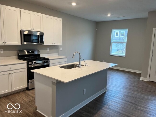 Building Photo - 2052 Rowena Ln