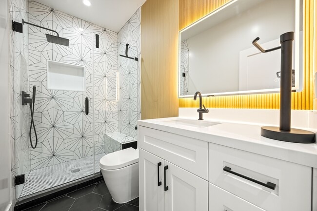 Building Photo - 212 W 64th St