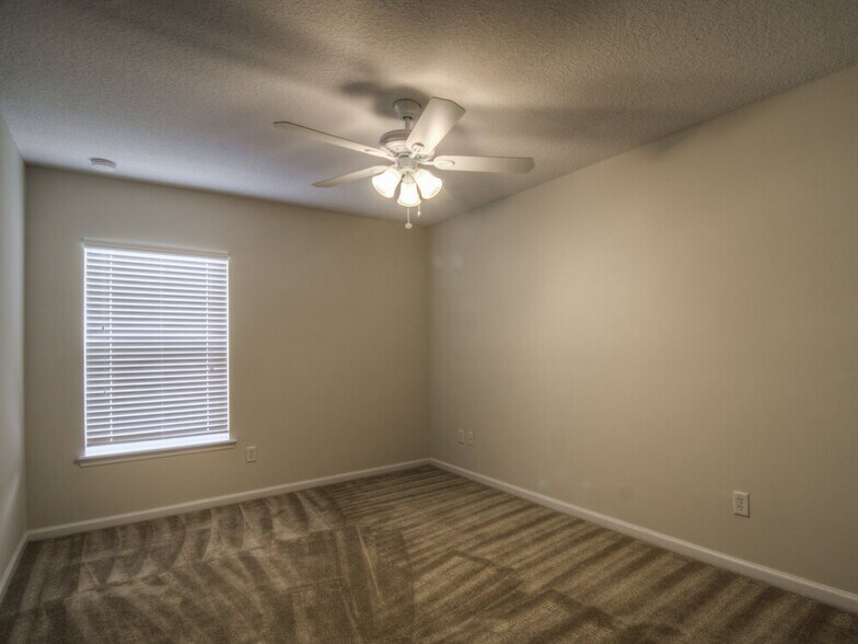 Building Photo - 3852 Cedar Bluff Ln