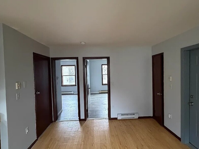 Building Photo - 352 S 6th St
