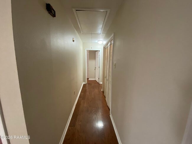 Building Photo - 5133 Sleepy Hollow Dr