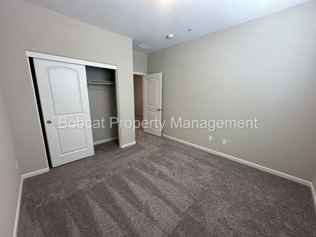 Building Photo - 864 Furlong Dr