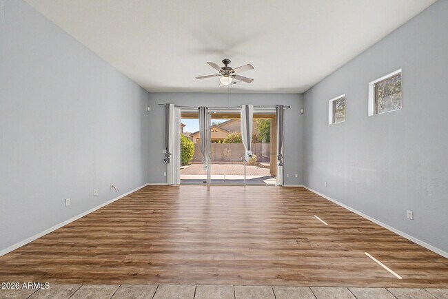 Building Photo - 7233 W Paradise Ln