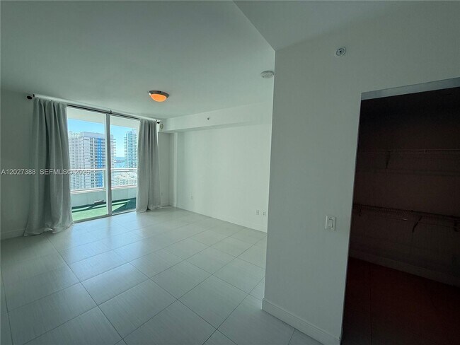 Building Photo - 1080 Brickell Ave