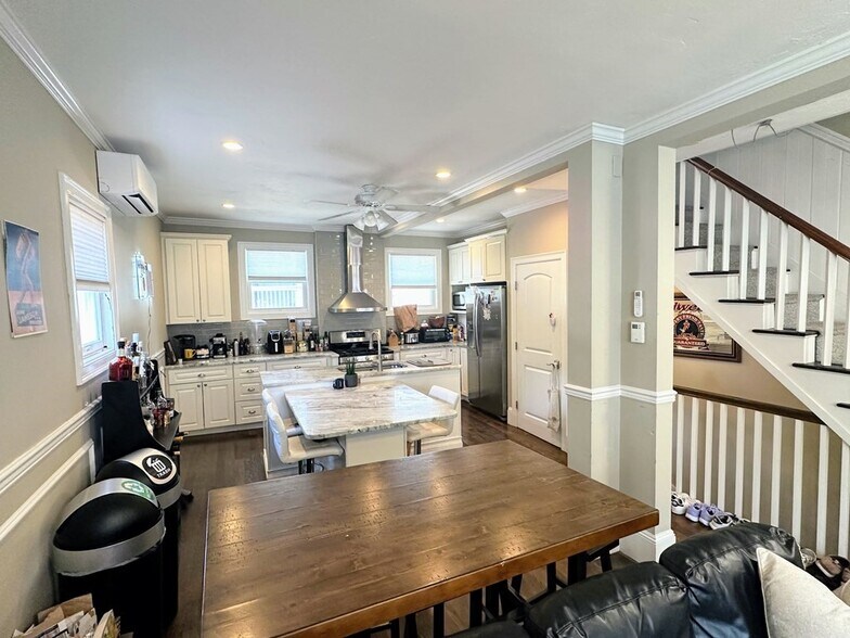 Building Photo - 10 Colebrook St