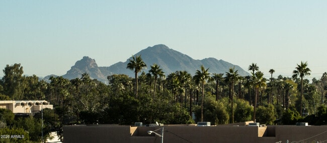 Building Photo - 353 E Thomas Rd