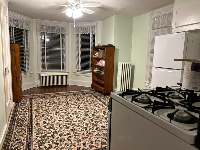 kitchen - 375 S Bellevue Ave
