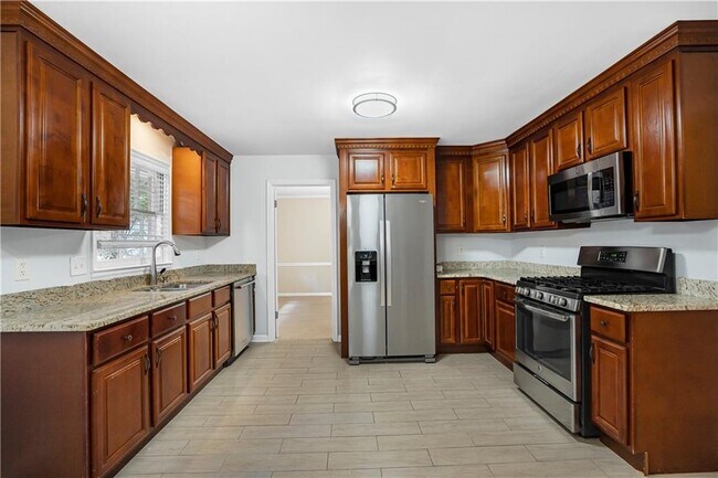 Building Photo - 4695 N Peachtree Rd