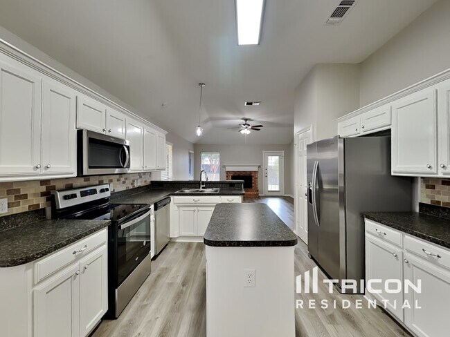 Building Photo - 1082 Roundrock Dr