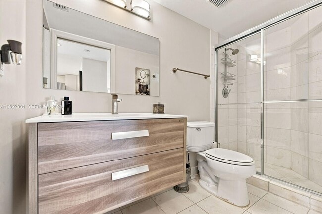 Building Photo - 3500 Mystic Pointe Dr