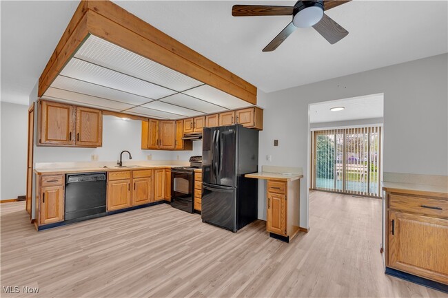 Building Photo - 1021 Larchview Dr