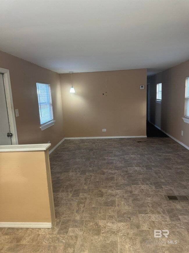 Building Photo - 20370 US-90