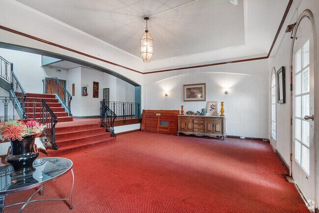 Lobby - 100 N. Kenmore Ave