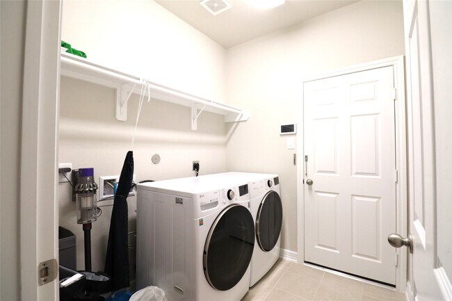 Building Photo - 145 Sunray Creek Dr