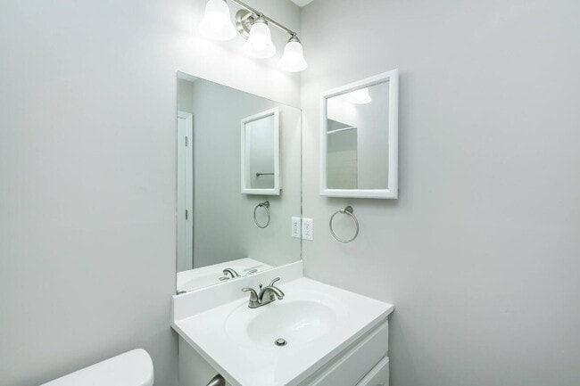 Building Photo - Move In Special: $300 OFF Rent + NO Admin Fee + 1/2 OFF Deposit