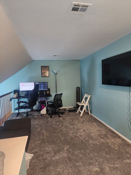 Building Photo - 1 Central Ave