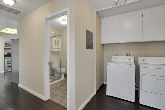 Building Photo - Hollister Home in Ridgemark Gated Community